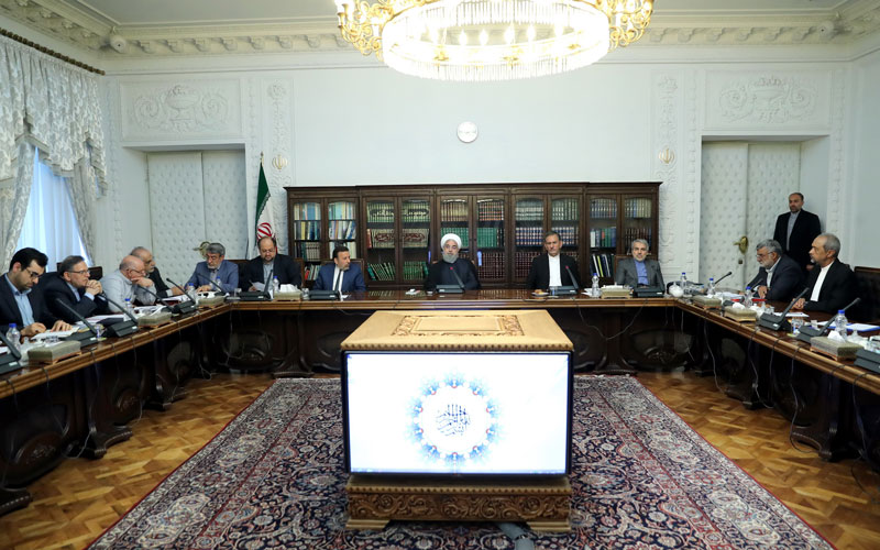 نتایج جلسه فوق العاده ستاد اقتصادی دولت برای مدیریت بازار ارز به ریاست دکتر روحانی:نرخ دلار از روز سه شنبه ۴۲۰۰ تومان خواهد بود