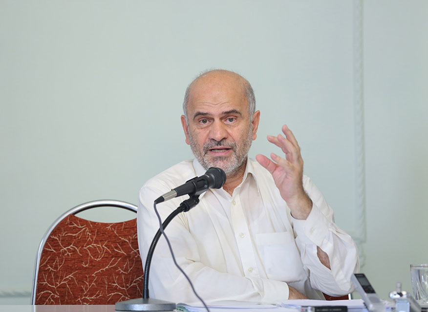 فرشاد مومنی یک مثلث ضد توسعه‌ای را تحلیل کرد که اقتصاد کشور را در مشت گرفته است