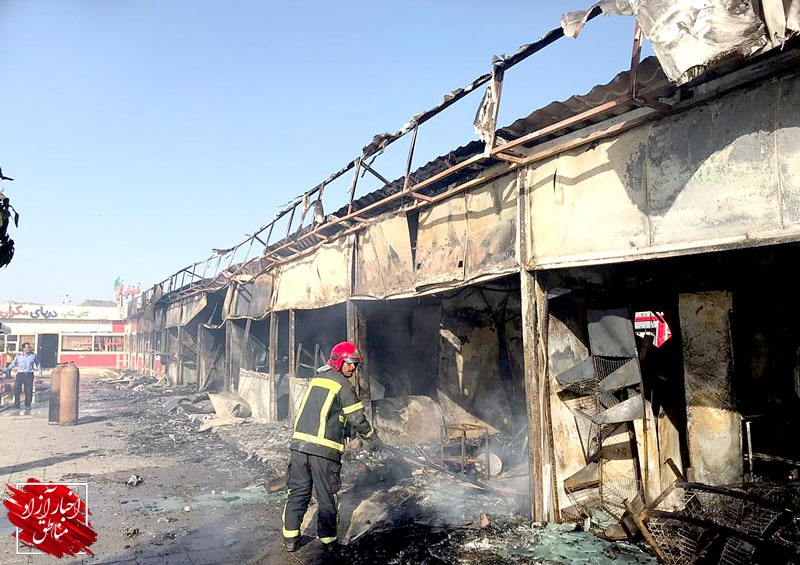 مهار آتش‌سوزی در مجتمع غذایی پلاژ ساحلی منطقه آزاد چابهار