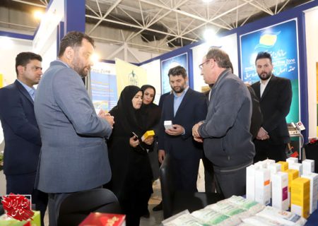 حضور دکتر عبدالملکی و رئیس فراکسیون مناطق آزاد در غرفه منطقه آزاد انزلی