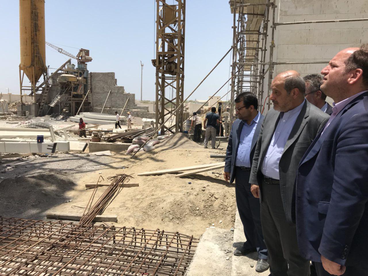 گزارش تصویری/ بازدید رئیس هیات مدیره و مدیرعامل سازمان منطقه آزاد از روند ساخت تکنیکال بلاک و برج مراقب فرودگاه بین المللی قشم