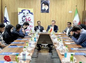 نشست صمیمانه مدیرعامل سازمان منطقه آزاد قشم با دانشجویان جزیره